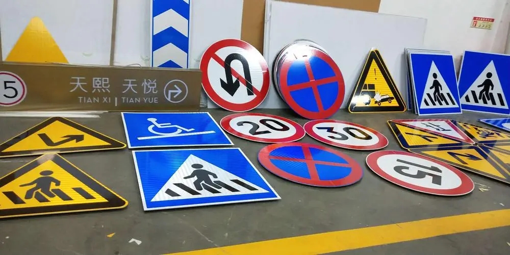 四川广告安装交通指示牌怎么选？